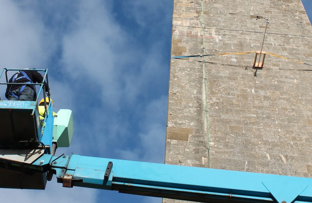 Mounting mid-tower anemometer away from building